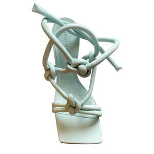 BOTTEGA VENETA BABY BLUE KNOT LEATHER HEELS barely worn